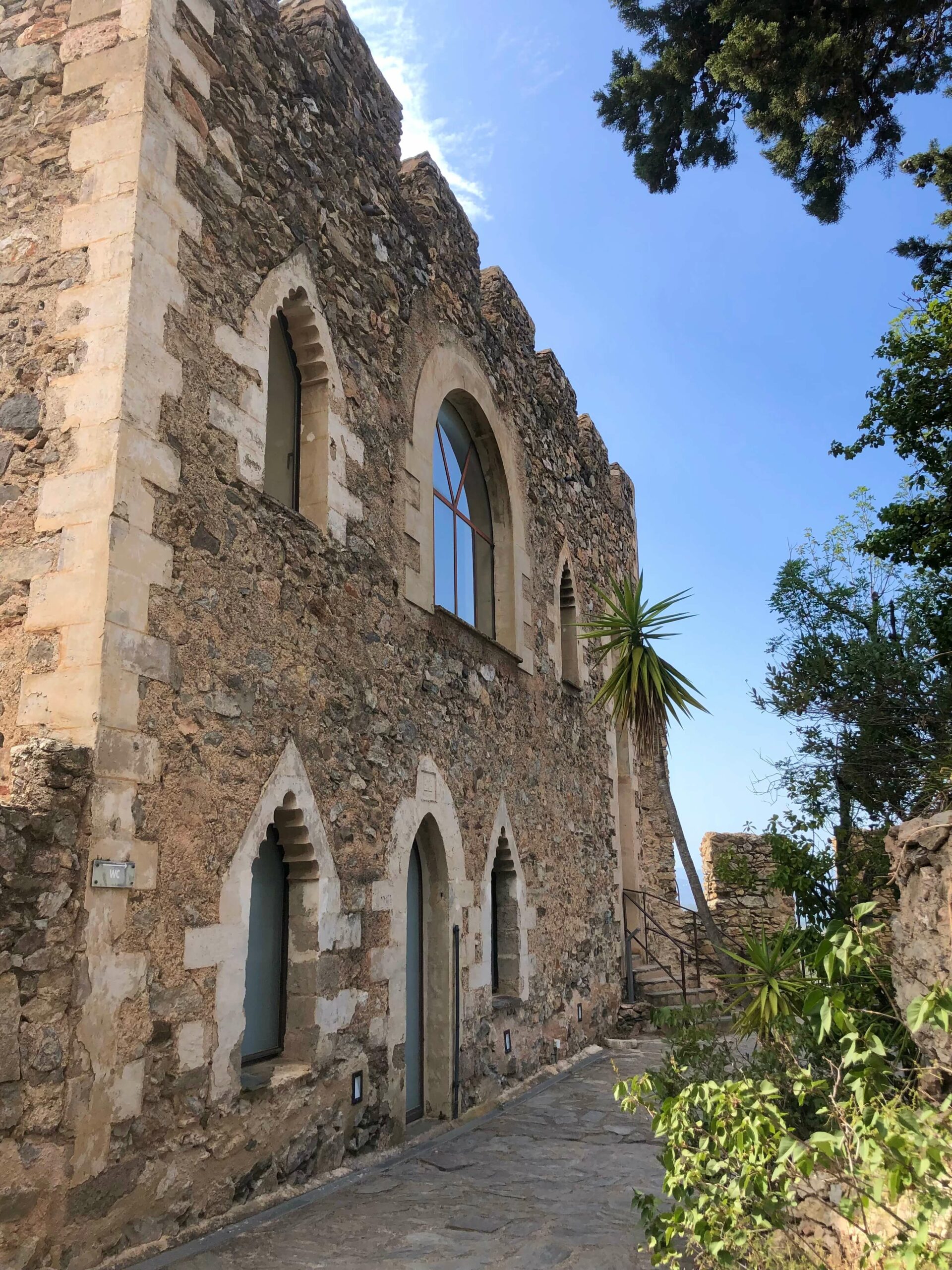 Village Castelnou